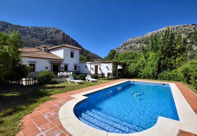 holiday home with a swimming pool for rent in Spain