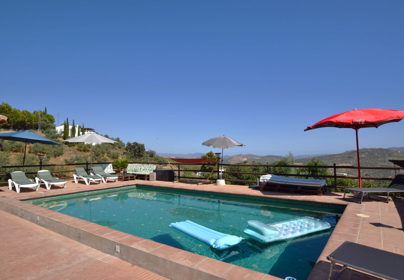 Villa in Riogordo - Schone Villa mit privatem Pool und atemberaubender Aussicht