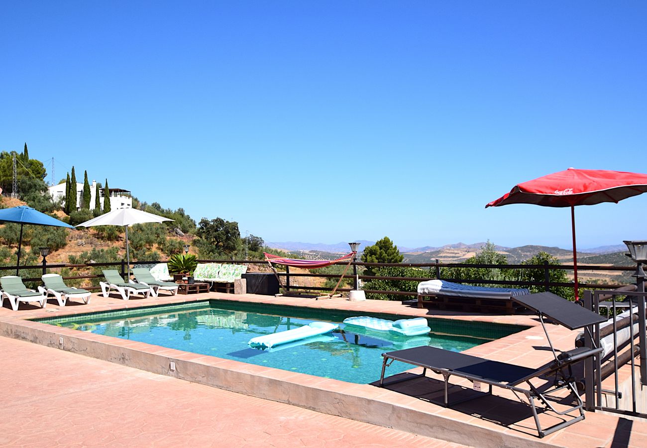 Villa in Riogordo - Schone Villa mit privatem Pool und atemberaubender Aussicht