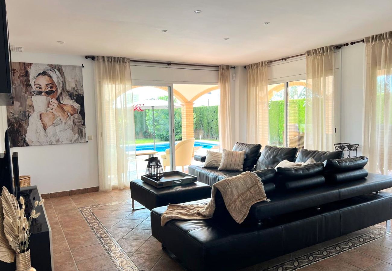 Villa in Sant Pere Pescador - Stilvolle Villa mit privatem Pool in der Bucht von Roses