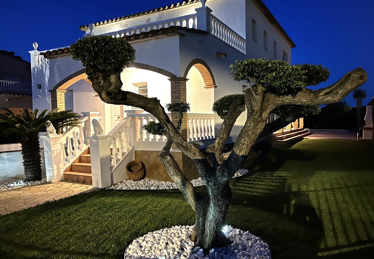 Villa in Sant Pere Pescador - Stilvolle Villa mit privatem Pool in der Bucht von Roses