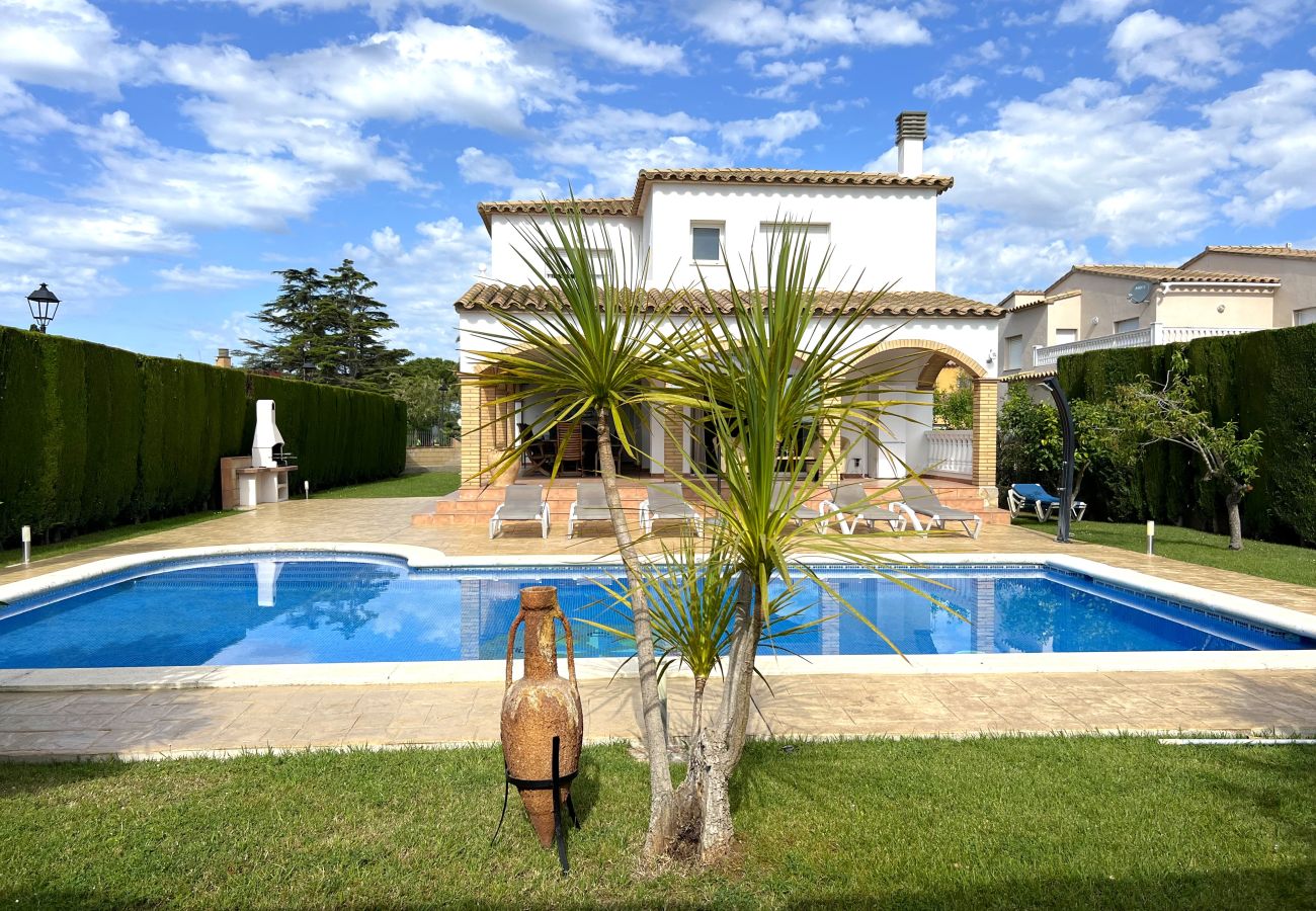 Villa in Sant Pere Pescador - Stilvolle Villa mit privatem Pool in der Bucht von Roses