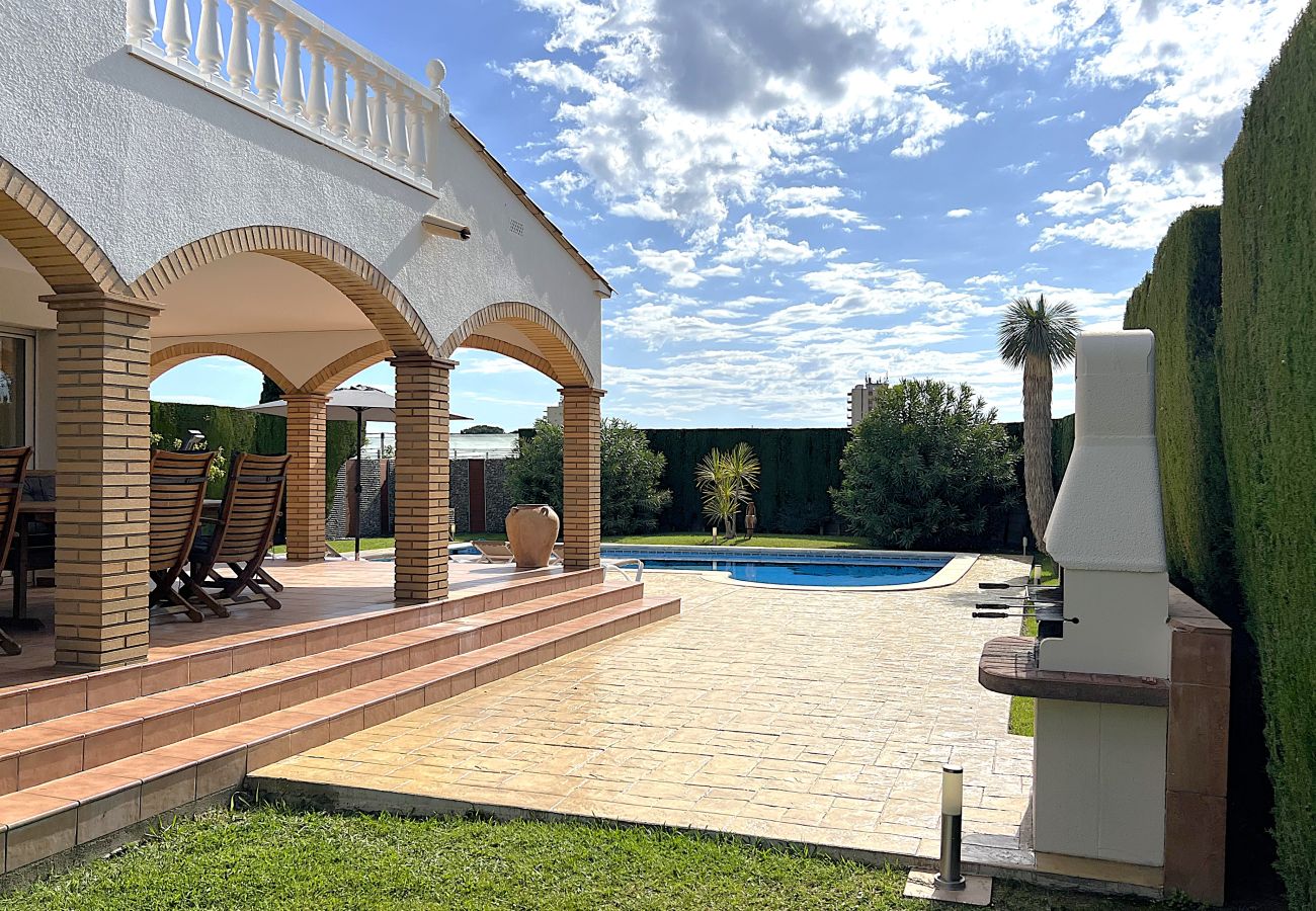 Villa in Sant Pere Pescador - Stilvolle Villa mit privatem Pool in der Bucht von Roses