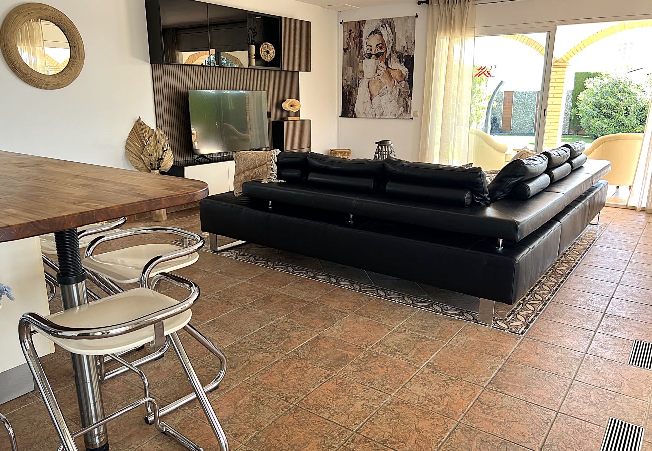Villa in Sant Pere Pescador - Stilvolle Villa mit privatem Pool in der Bucht von Roses