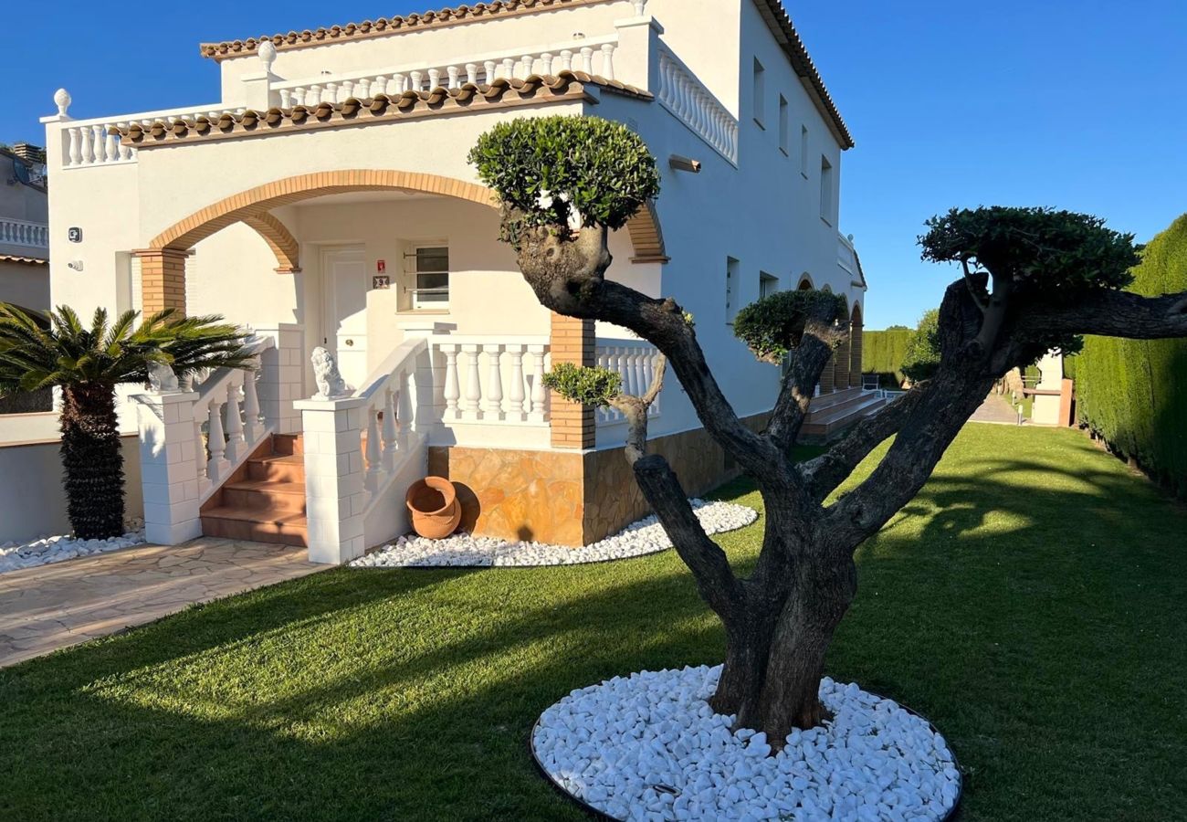 Villa in Sant Pere Pescador - Stilvolle Villa mit privatem Pool in der Bucht von Roses