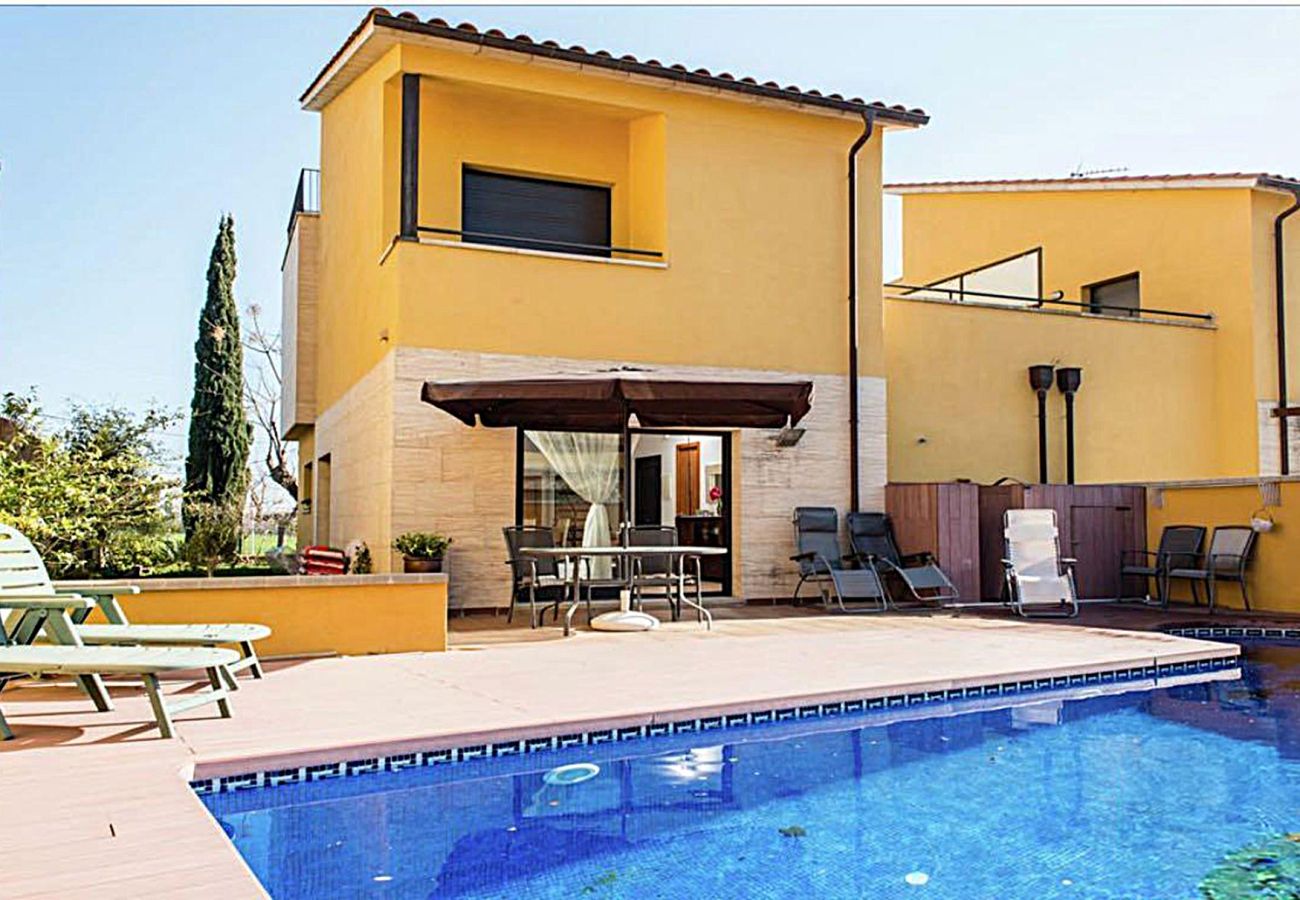 Ferienhaus in Sant Pere Pescador - Modernes Ferienhaus mit 3 Schlafzimmern und privatem Pool in Sant Pere Pescador