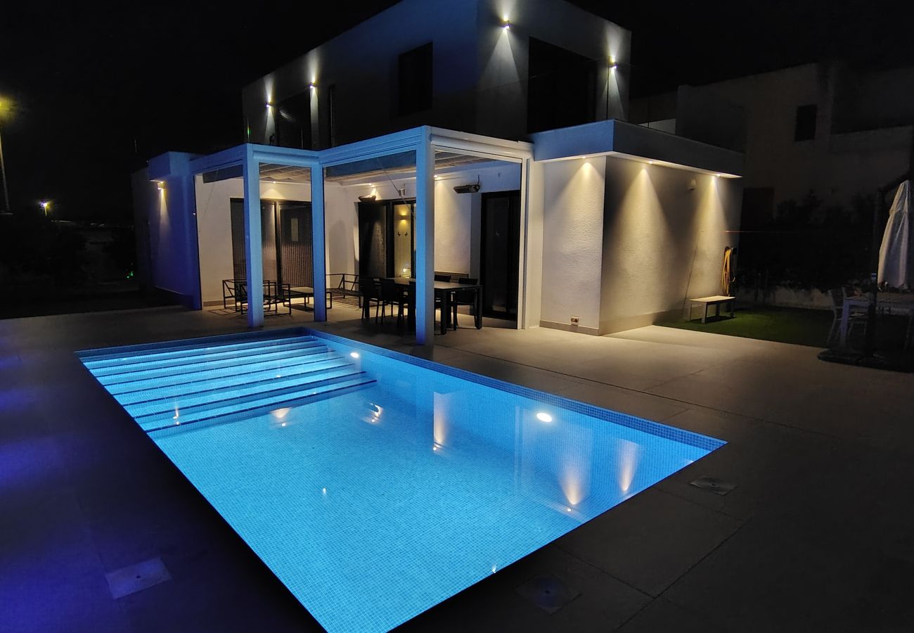 Villa in San Fulgencio - Moderne Costa Blanca Villa mit Pool und Terrasse