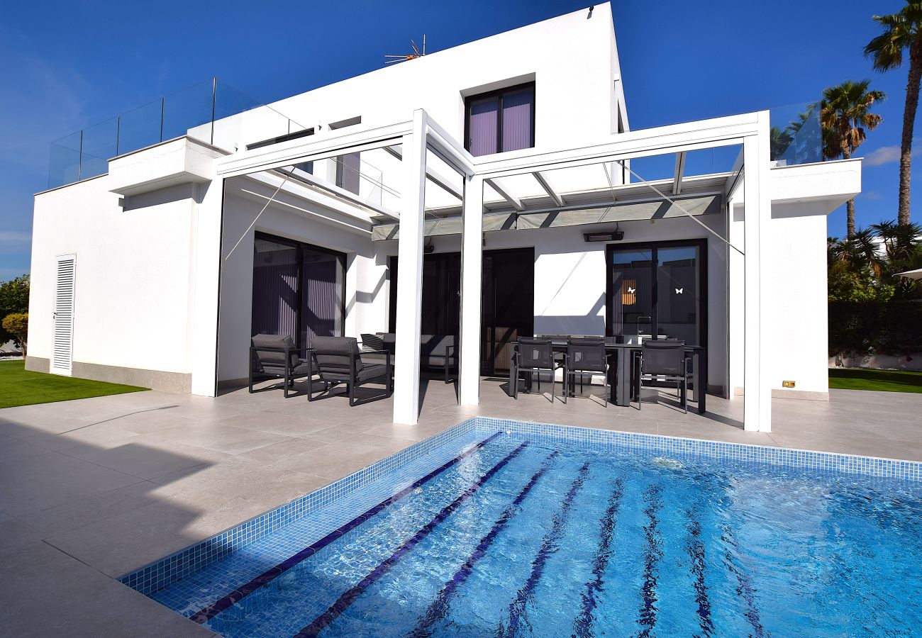 Villa in San Fulgencio - Moderne Costa Blanca Villa mit Pool und Terrasse