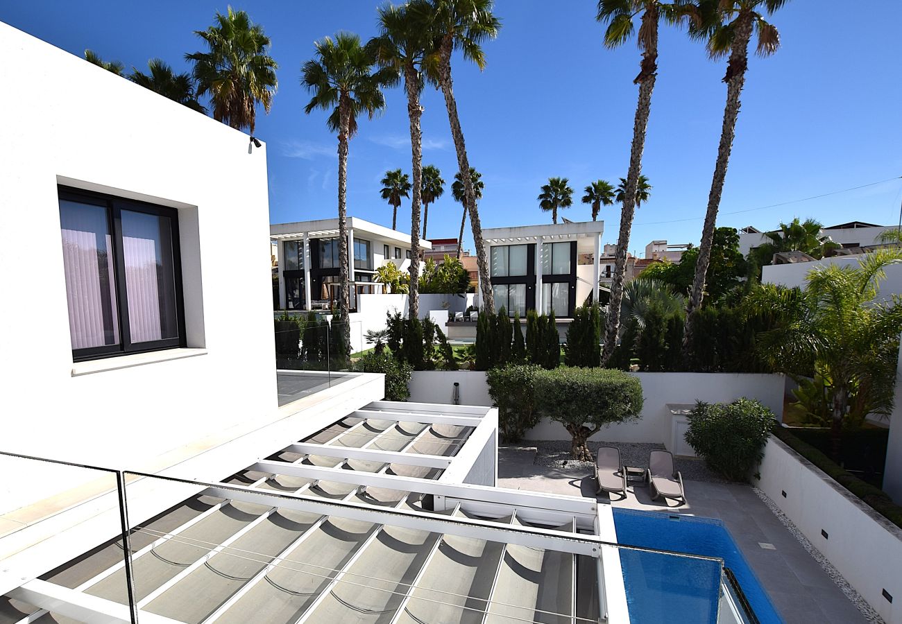 Villa in San Fulgencio - Moderne Costa Blanca Villa mit Pool und Terrasse