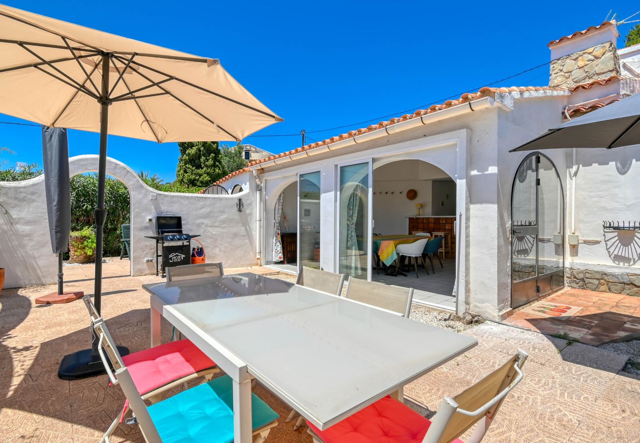 Ferienhaus in Benissa - Charmantes Ferienhaus mit Gästehaus, Swimmingpool und herrlicher Aussicht