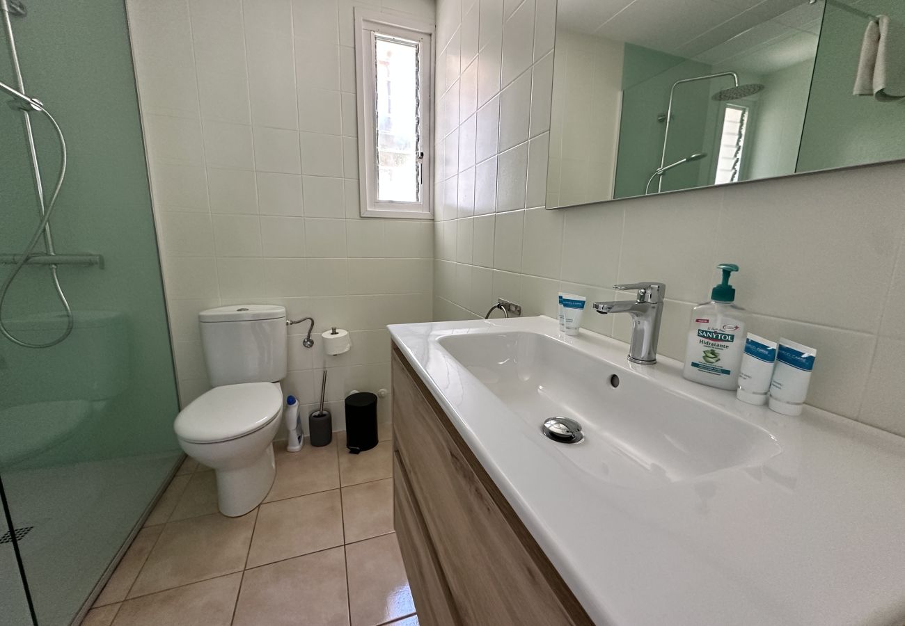 Villa en Sant Pere Pescador - Casa cómoda con piscina a muy poca distancia de la playa.