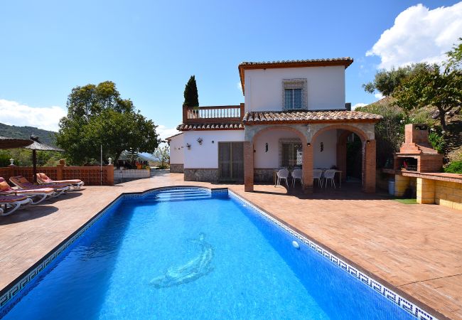 Villa en Arenas - Encantadora villa con piscina cerca de Arenas