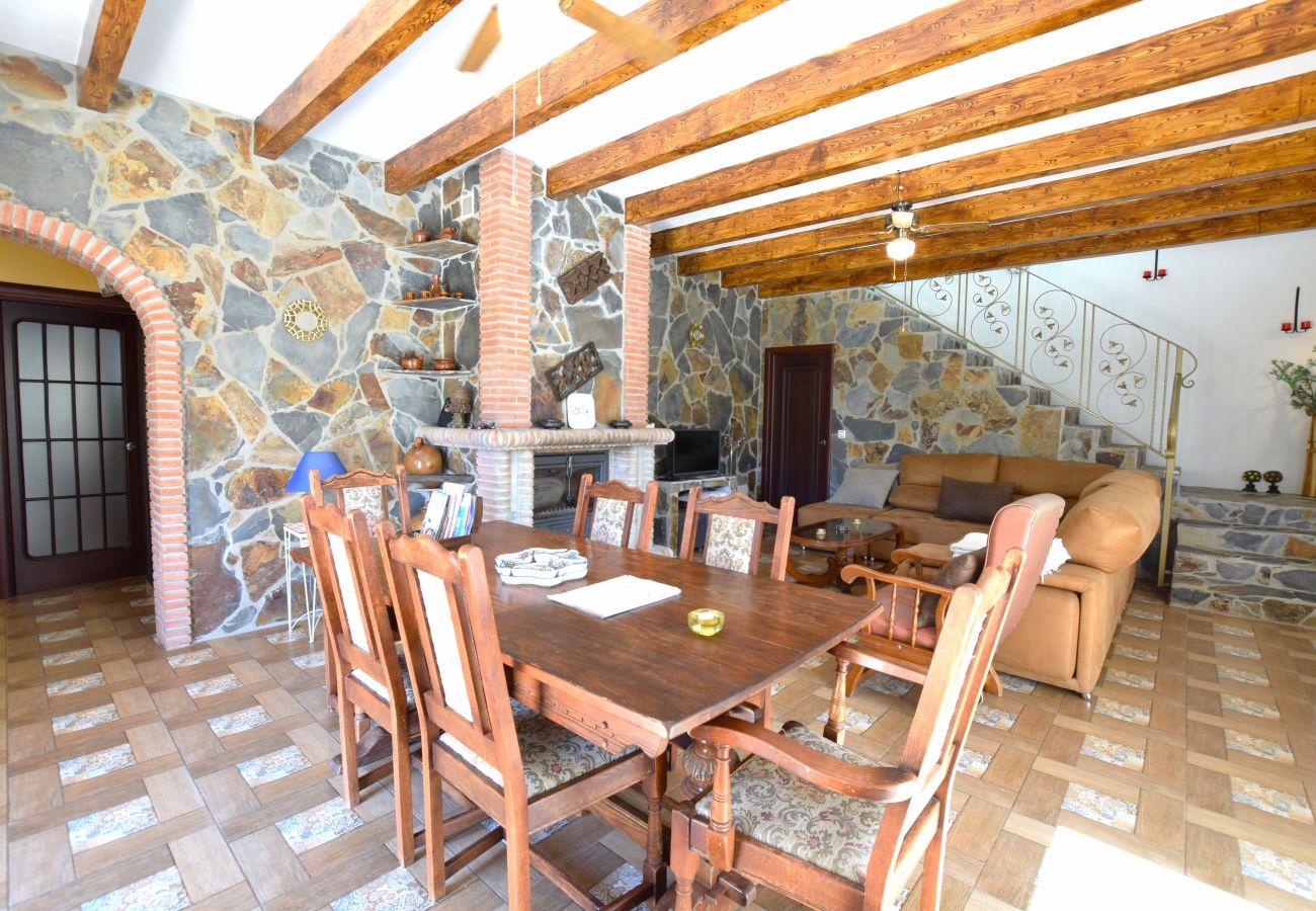 Villa en Arenas - Encantadora villa con piscina cerca de Arenas