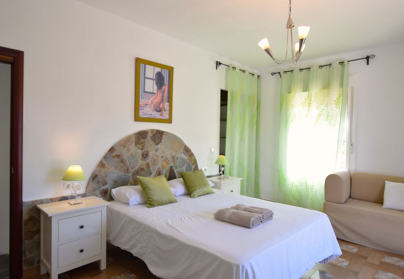 Villa en Arenas - Encantadora villa con piscina cerca de Arenas