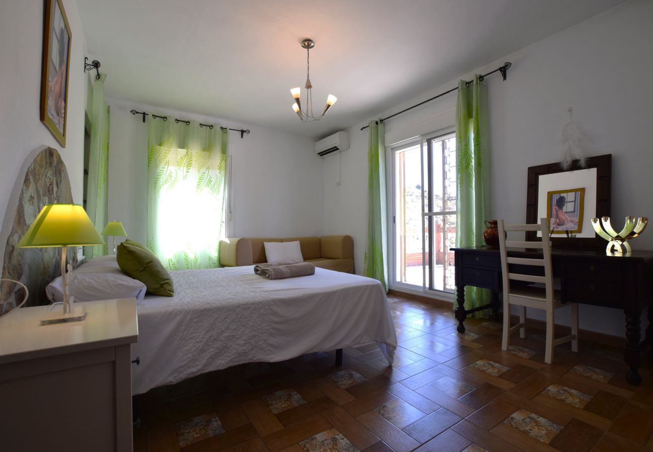 Villa en Arenas - Encantadora villa con piscina cerca de Arenas