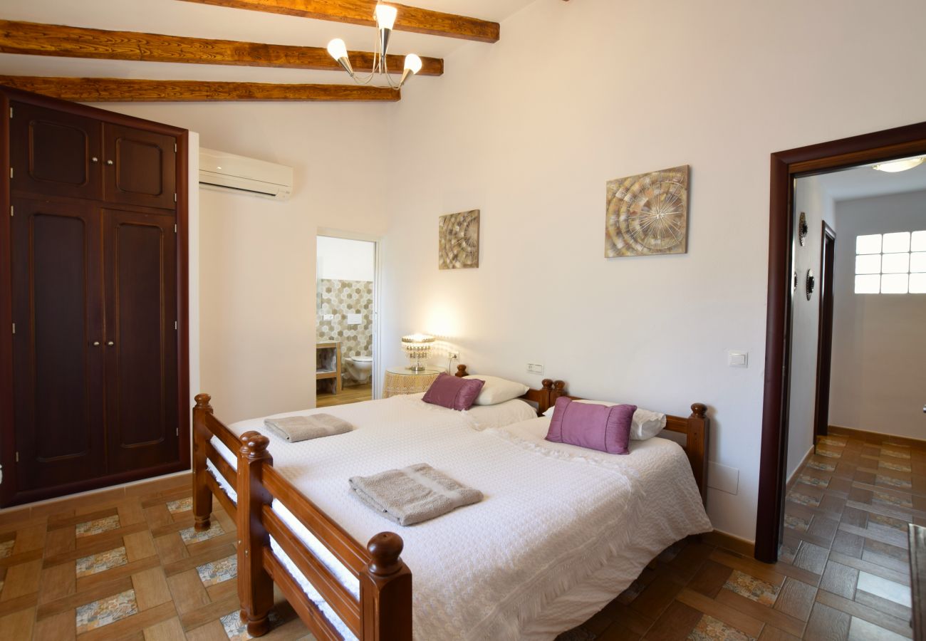 Villa en Arenas - Encantadora villa con piscina cerca de Arenas