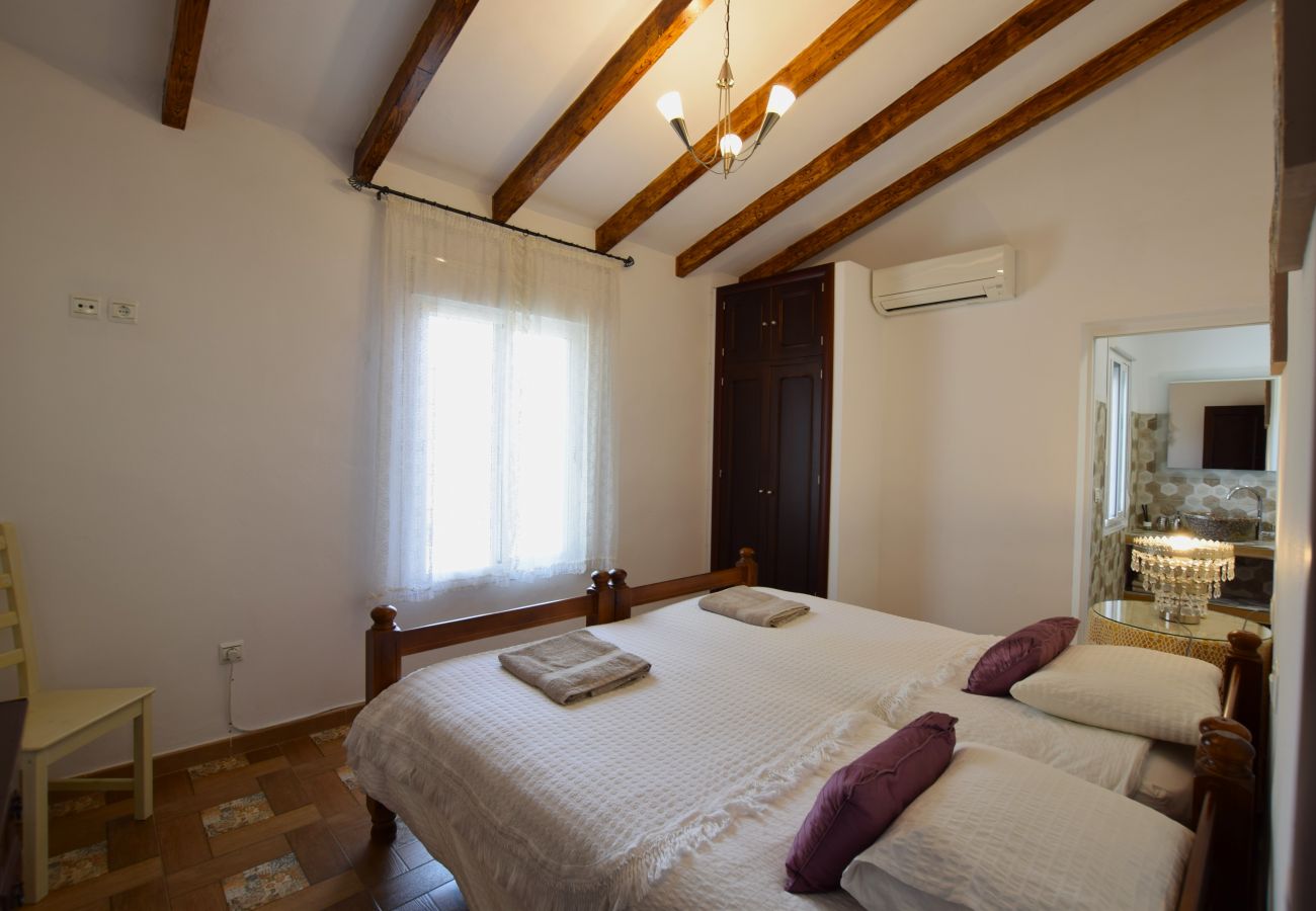 Villa en Arenas - Encantadora villa con piscina cerca de Arenas