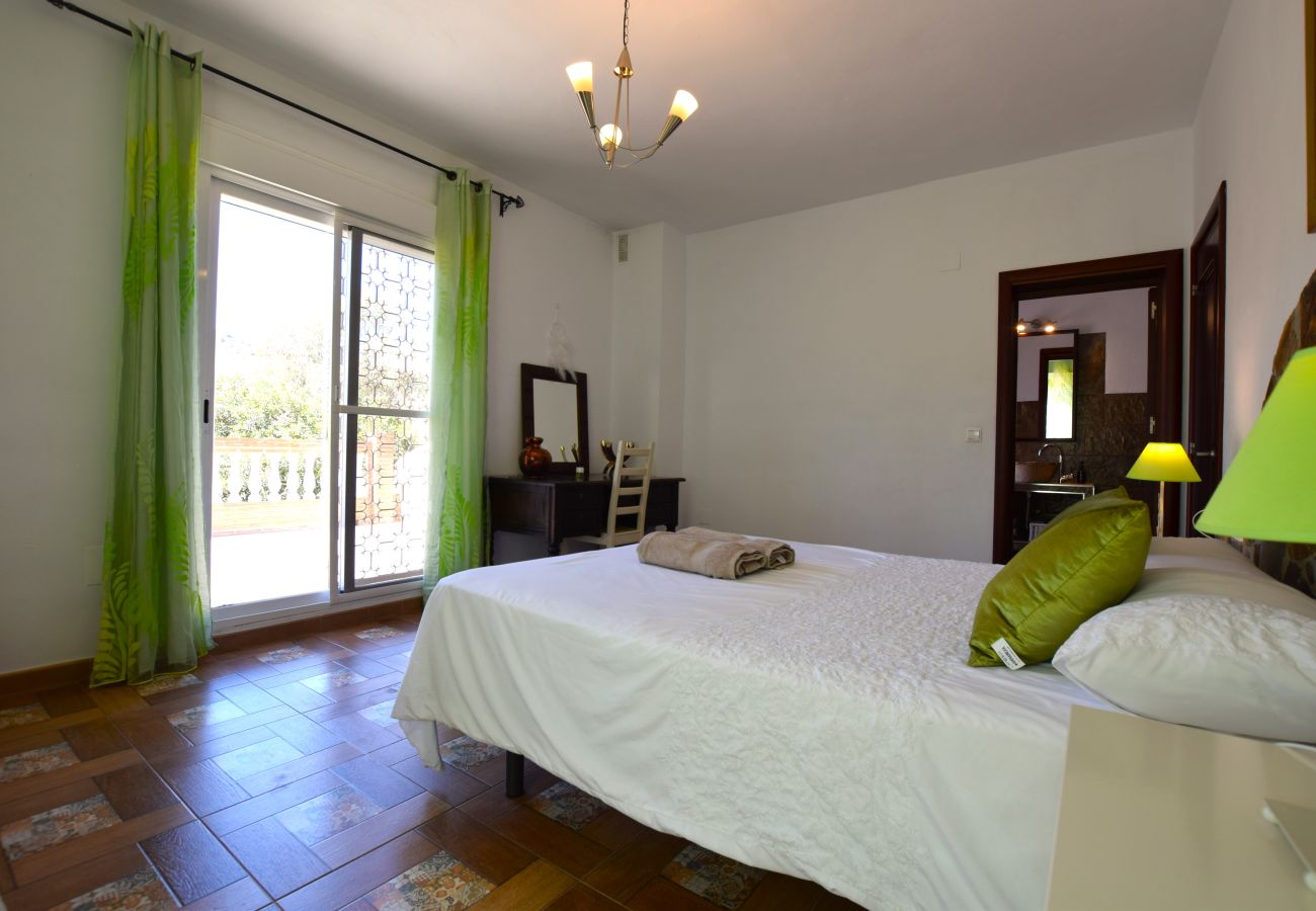 Villa en Arenas - Encantadora villa con piscina cerca de Arenas