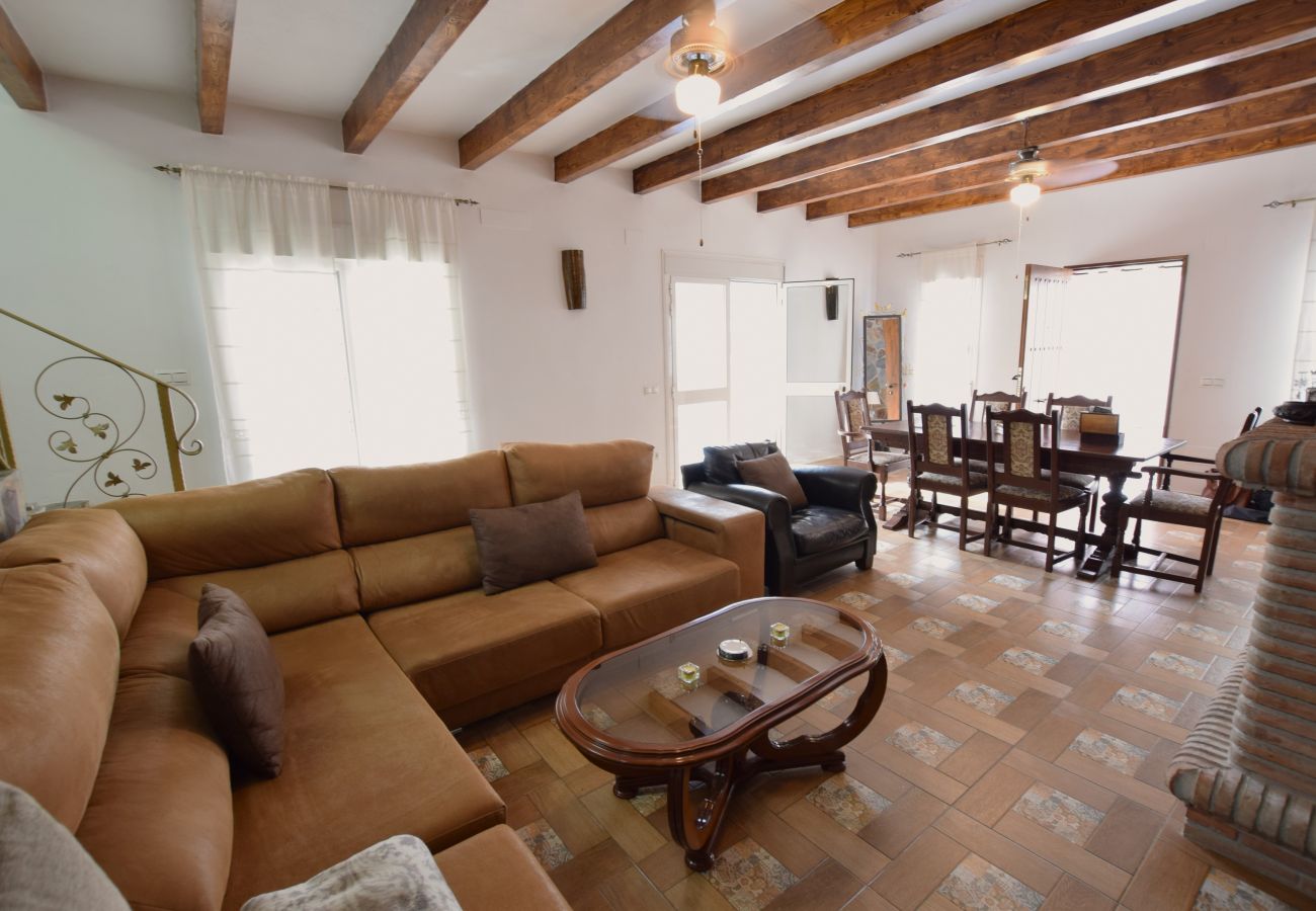 Villa en Arenas - Encantadora villa con piscina cerca de Arenas