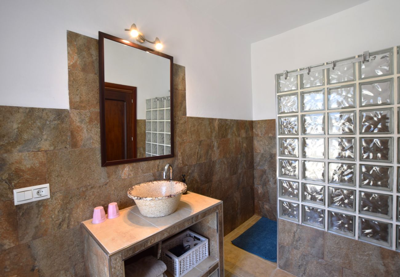 Villa en Arenas - Encantadora villa con piscina cerca de Arenas