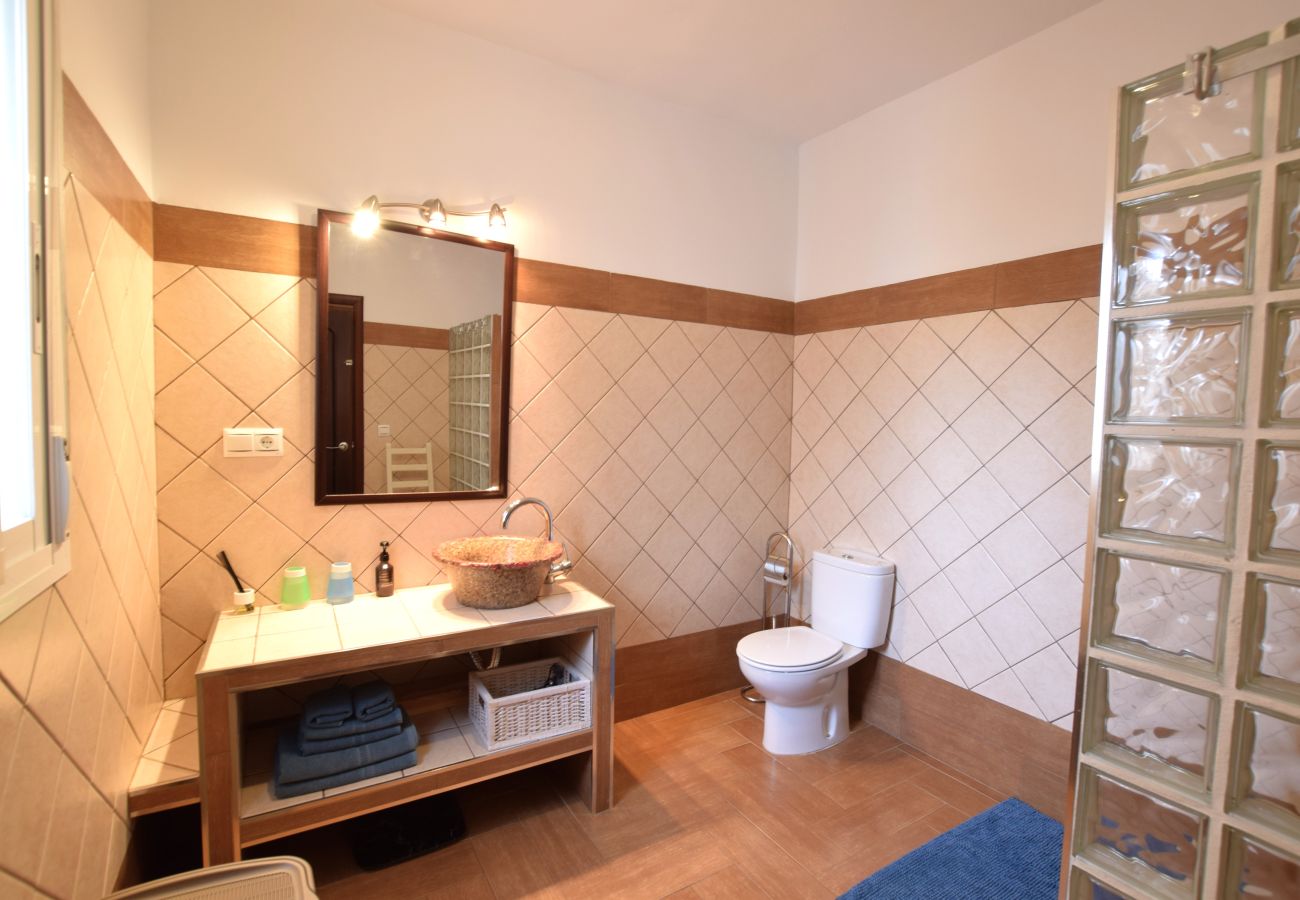 Villa en Arenas - Encantadora villa con piscina cerca de Arenas