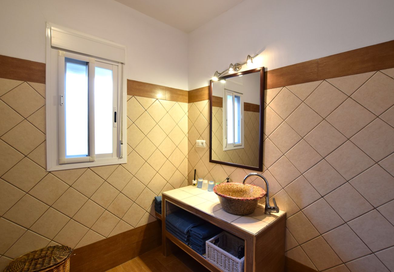 Villa en Arenas - Encantadora villa con piscina cerca de Arenas
