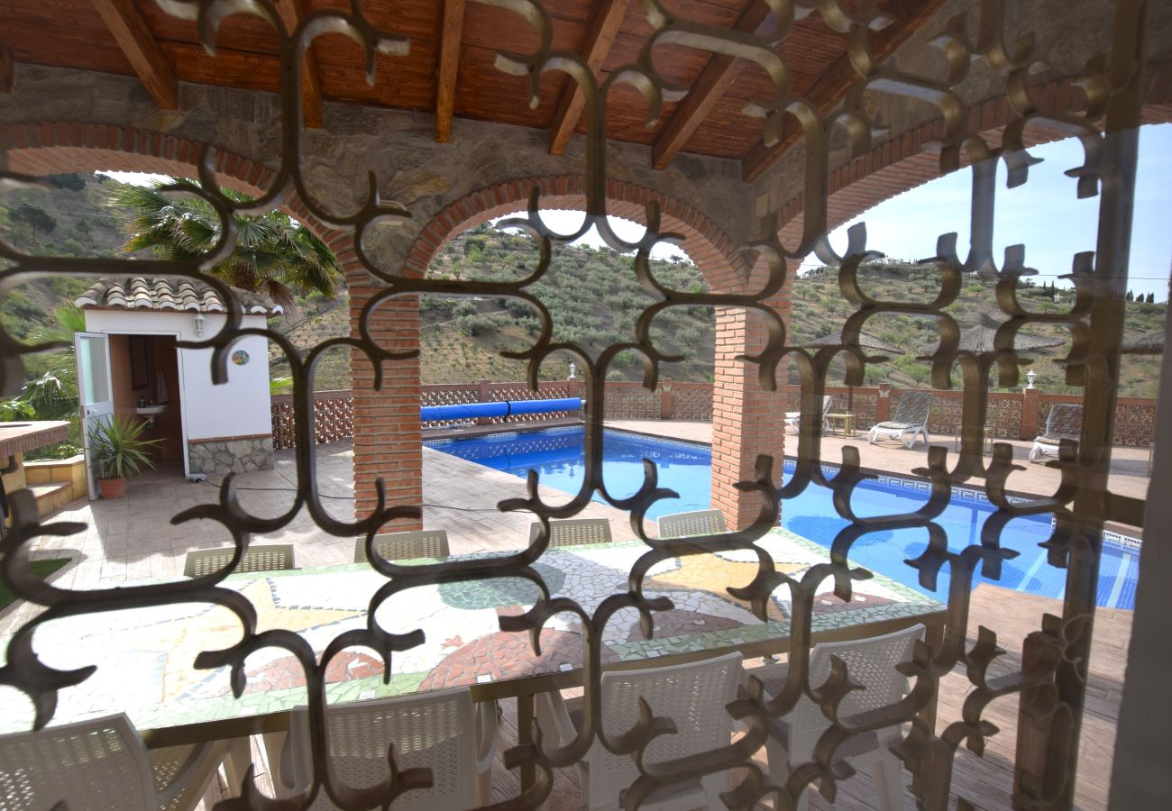 Villa en Arenas - Encantadora villa con piscina cerca de Arenas