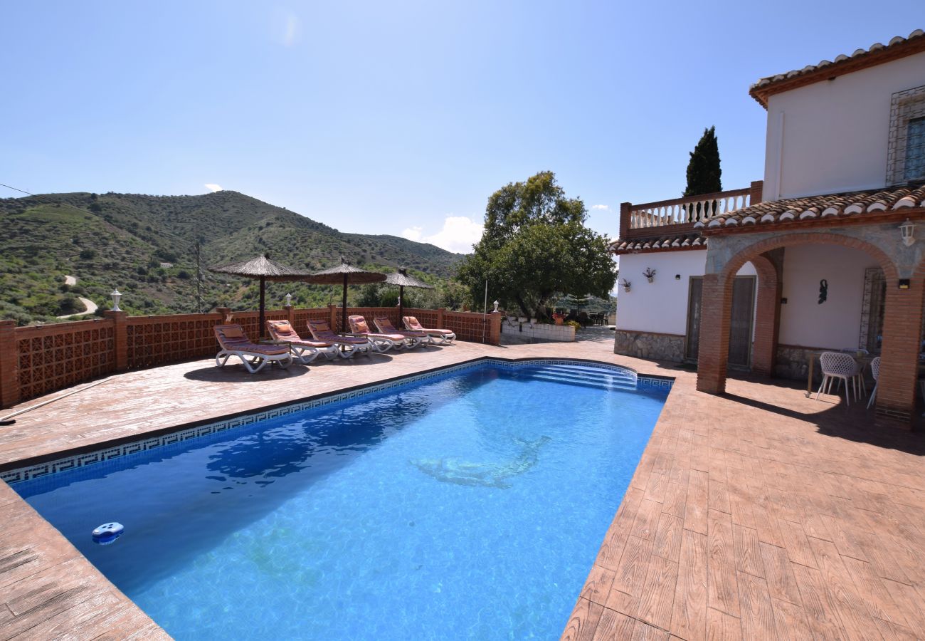 Villa en Arenas - Encantadora villa con piscina cerca de Arenas