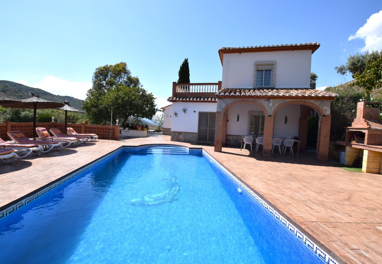 Villa en Arenas - Encantadora villa con piscina cerca de Arenas