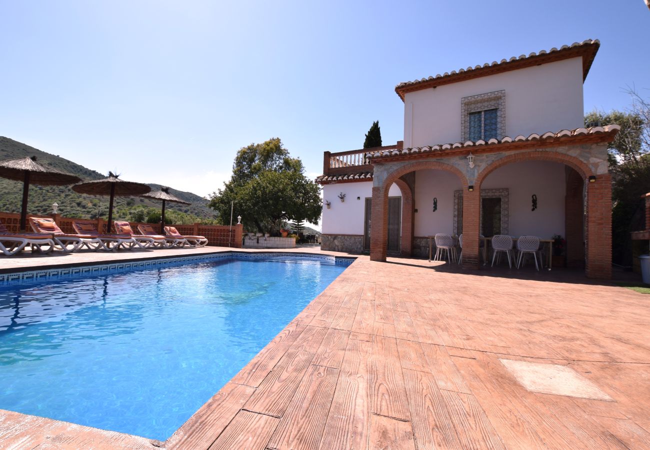 Villa en Arenas - Encantadora villa con piscina cerca de Arenas