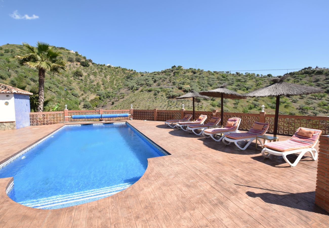 Villa en Arenas - Encantadora villa con piscina cerca de Arenas