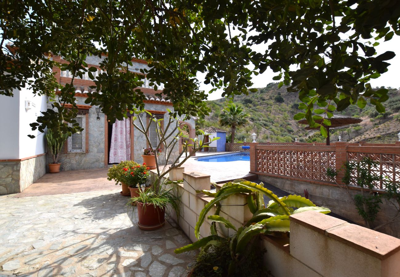 Villa en Arenas - Encantadora villa con piscina cerca de Arenas