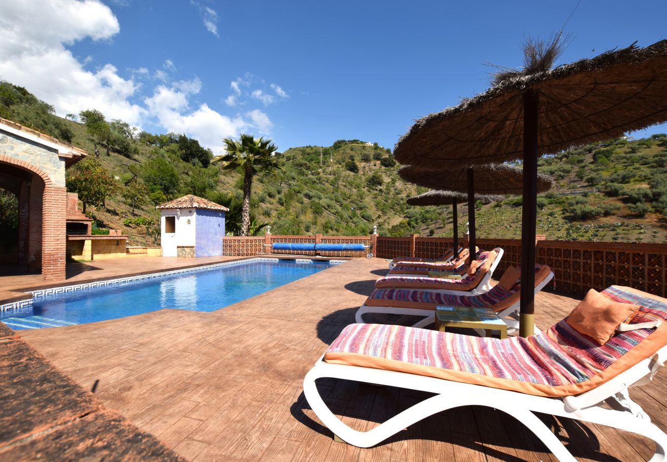 Villa en Arenas - Encantadora villa con piscina cerca de Arenas