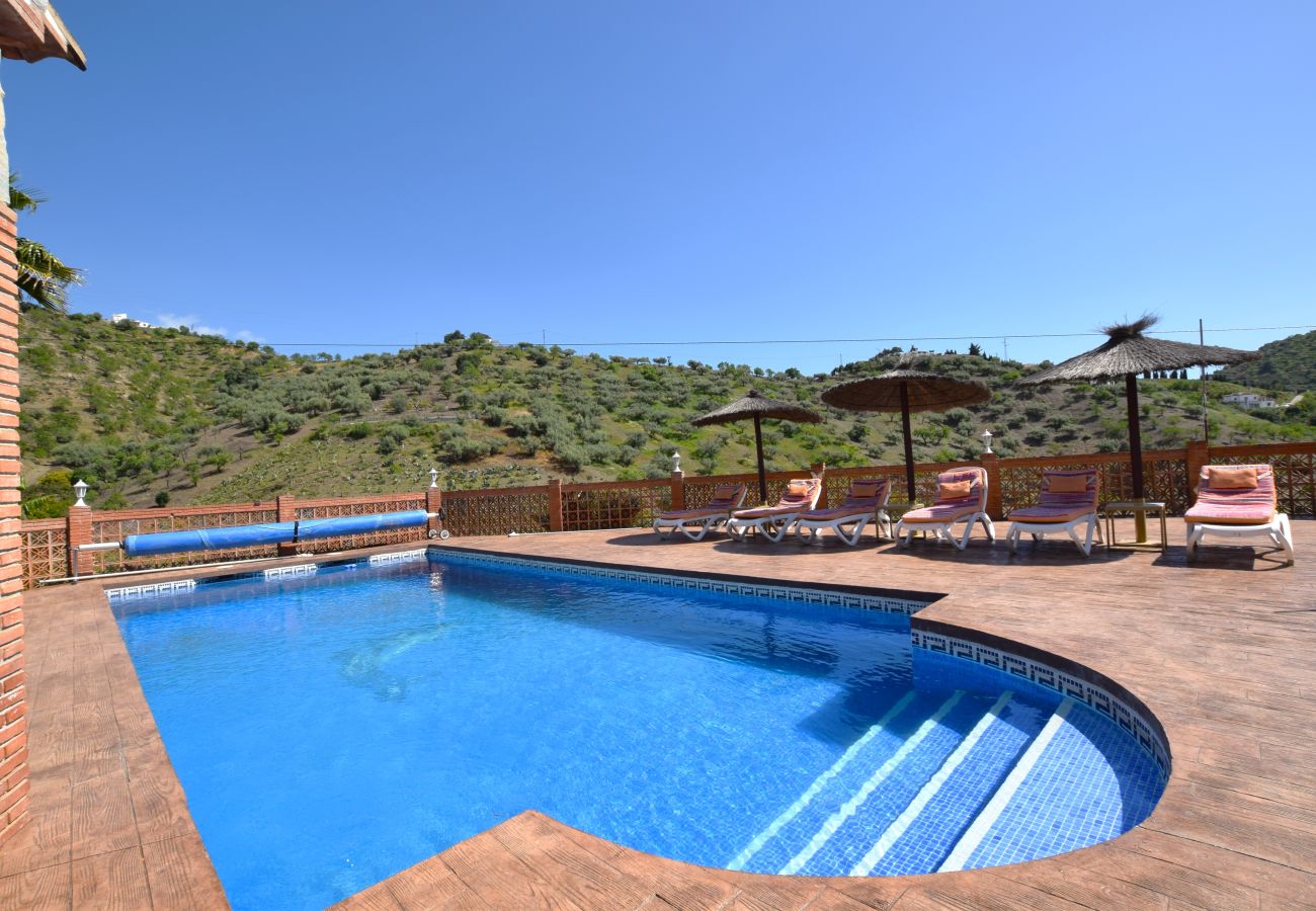 Villa en Arenas - Encantadora villa con piscina cerca de Arenas