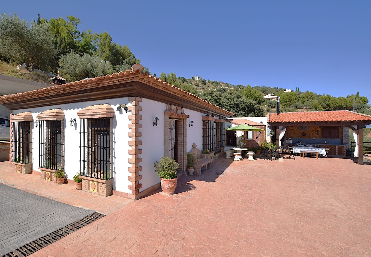 Villa en Riogordo - Idílica villa andaluza con piscina privada e impresionantes vistas