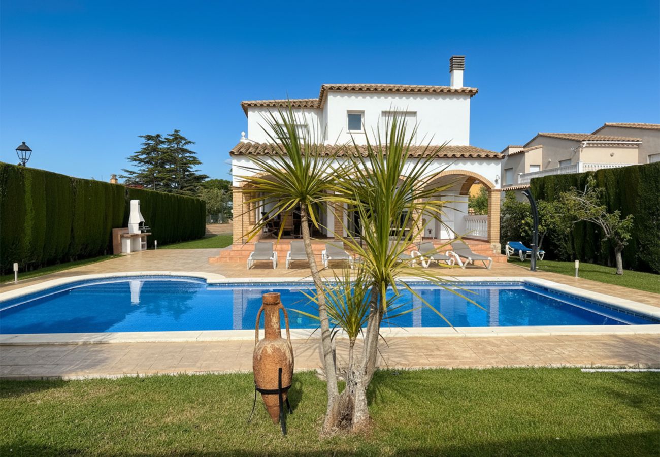 Villa en Sant Pere Pescador - Elegante villa con piscina privada en la bahía de Roses