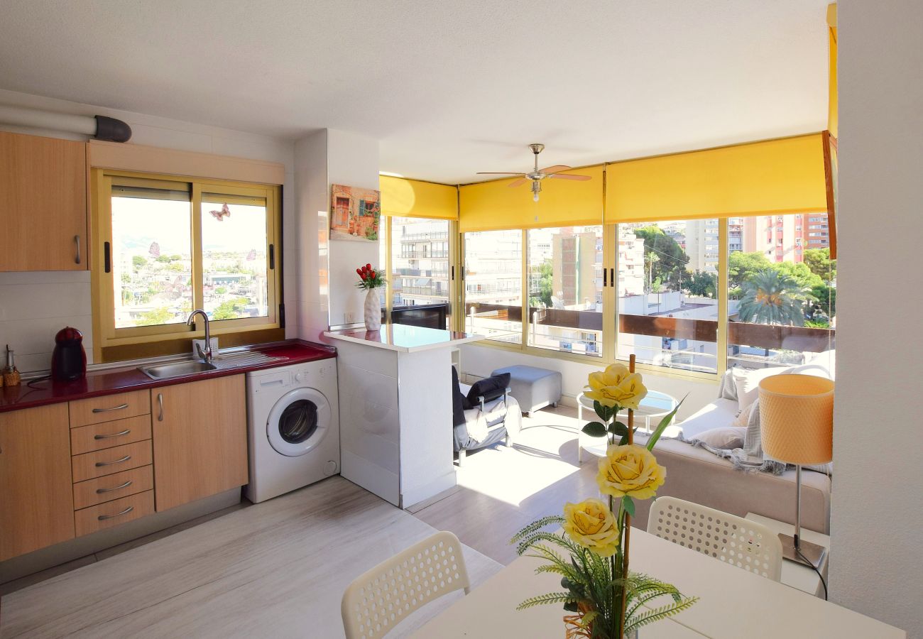 Apartamento en Benidorm - Apartamento con piscina y plaza de aparcamiento en Benidorm, a 500 metros de la Playa de Levante.