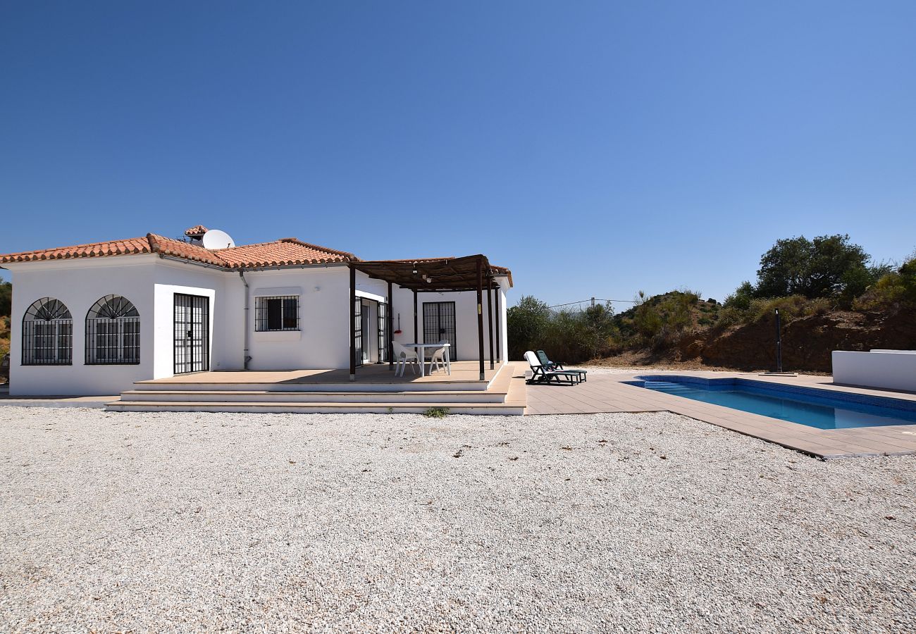 Villa en Almogía - Casita en el campo con piscina, cerca de Málaga