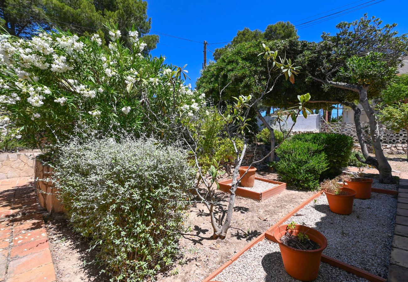 Casa en Benissa - Encantadora casa de vacaciones y cabaña, piscina y vistas