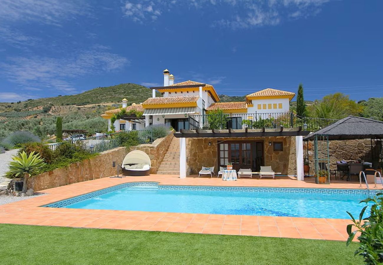 Villa à Antequera - Retraite familiale andalouse avec piscine, court de padel et à proximité du Torcal de Antequera
