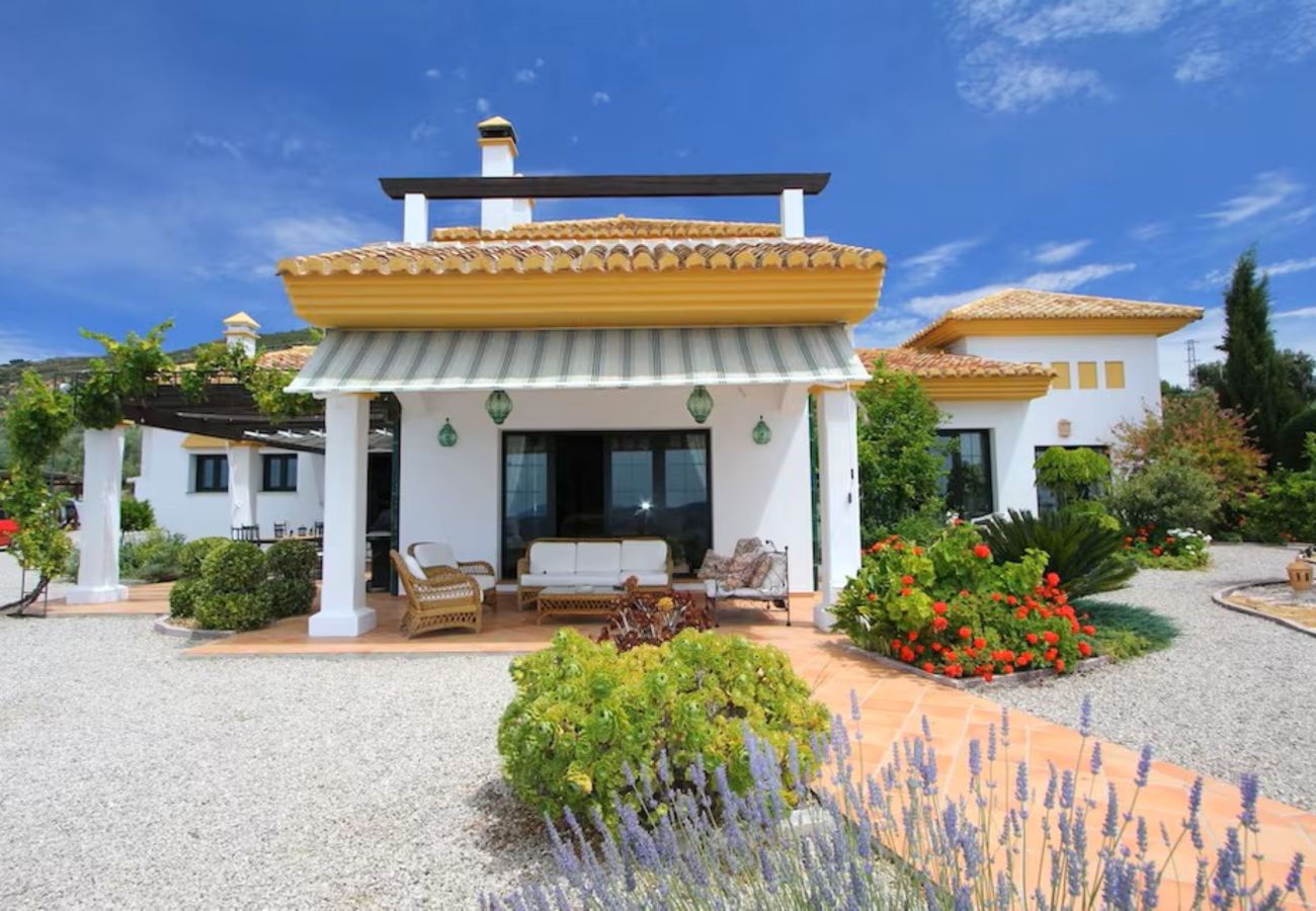 Villa à Antequera - Retraite familiale andalouse avec piscine, court de padel et à proximité du Torcal de Antequera