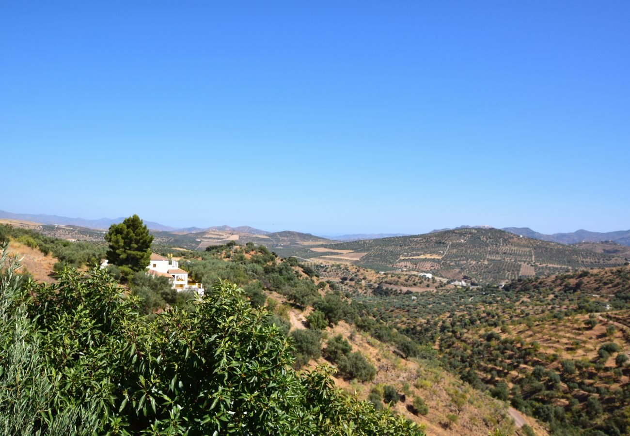 Villa à Riogordo - Belle villa andalouse avec piscine privée et vue imprenable
