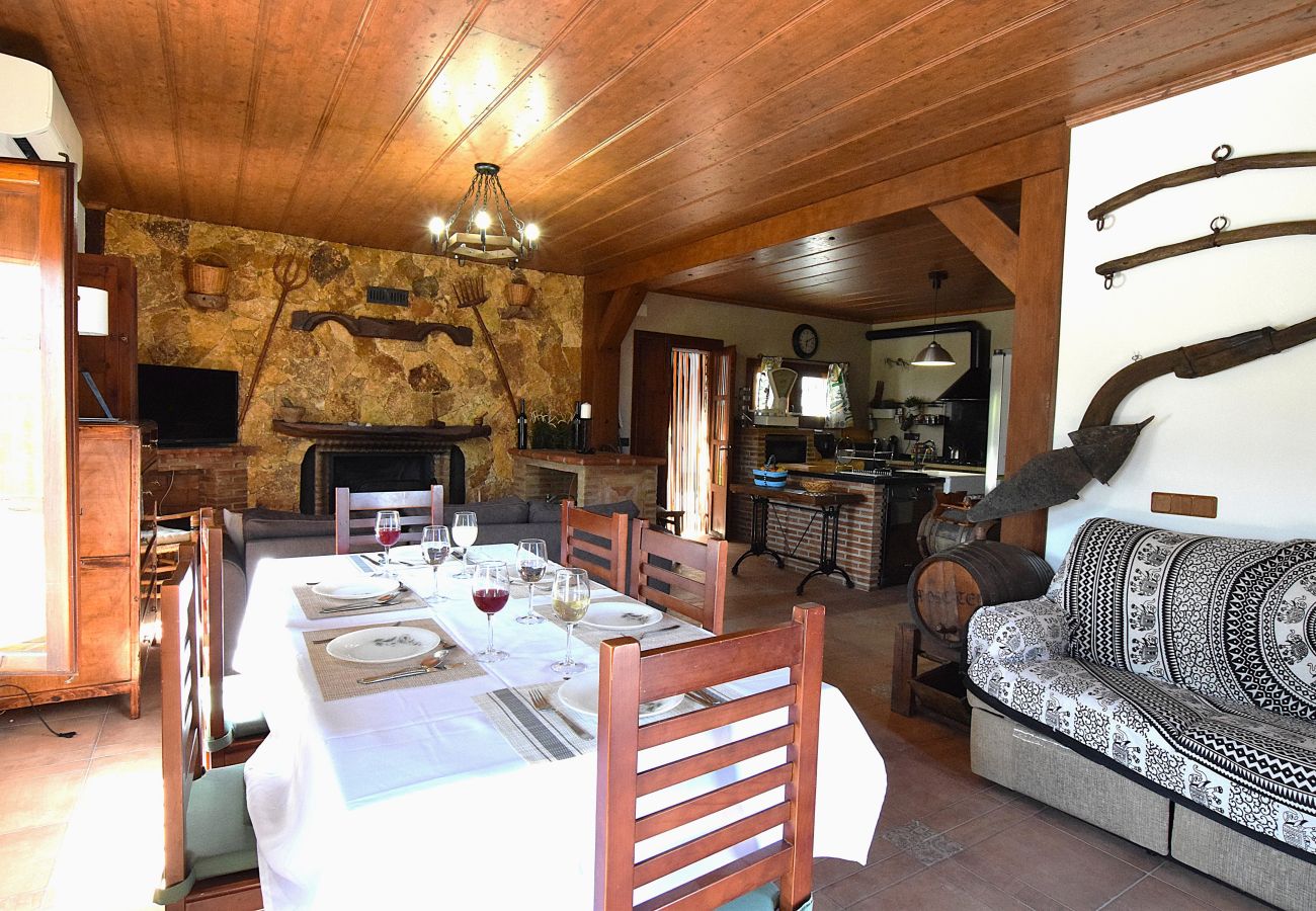Villa à Riogordo - Belle villa andalouse avec piscine privée et vue imprenable
