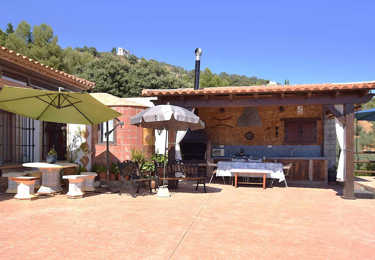 Villa à Riogordo - Belle villa andalouse avec piscine privée et vue imprenable