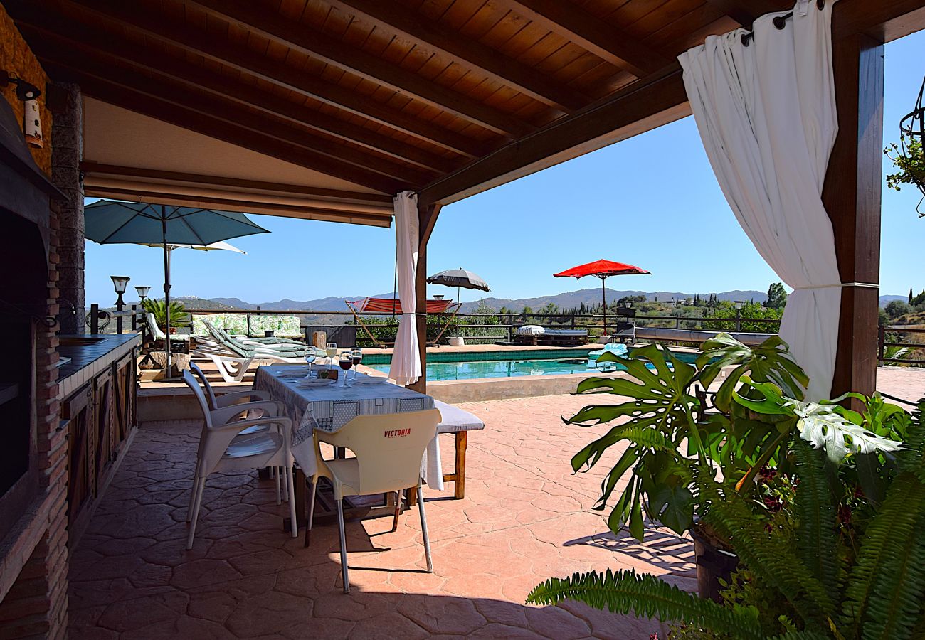Villa à Riogordo - Belle villa andalouse avec piscine privée et vue imprenable