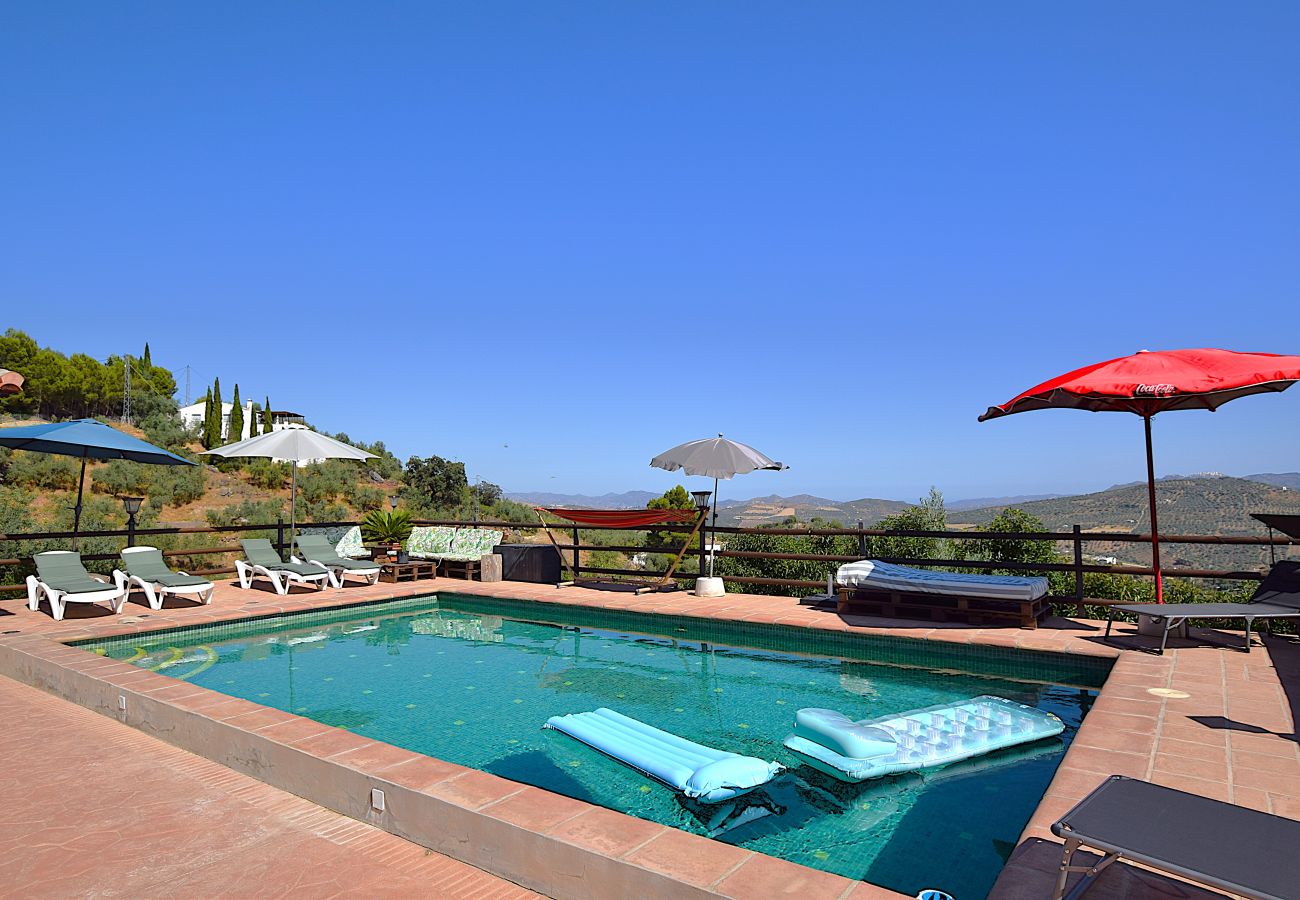 Villa à Riogordo - Belle villa andalouse avec piscine privée et vue imprenable