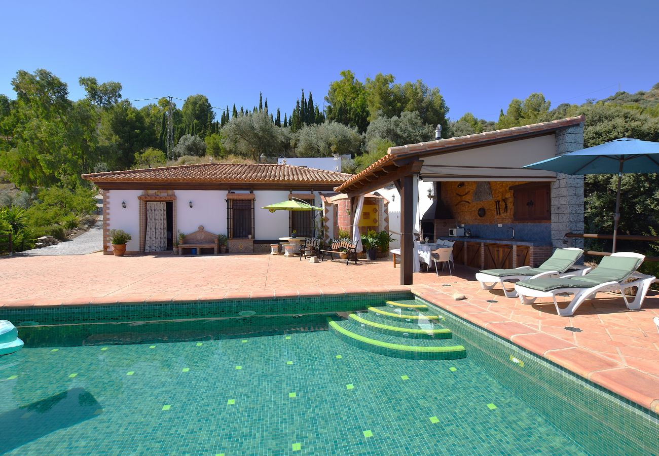 Villa à Riogordo - Belle villa andalouse avec piscine privée et vue imprenable