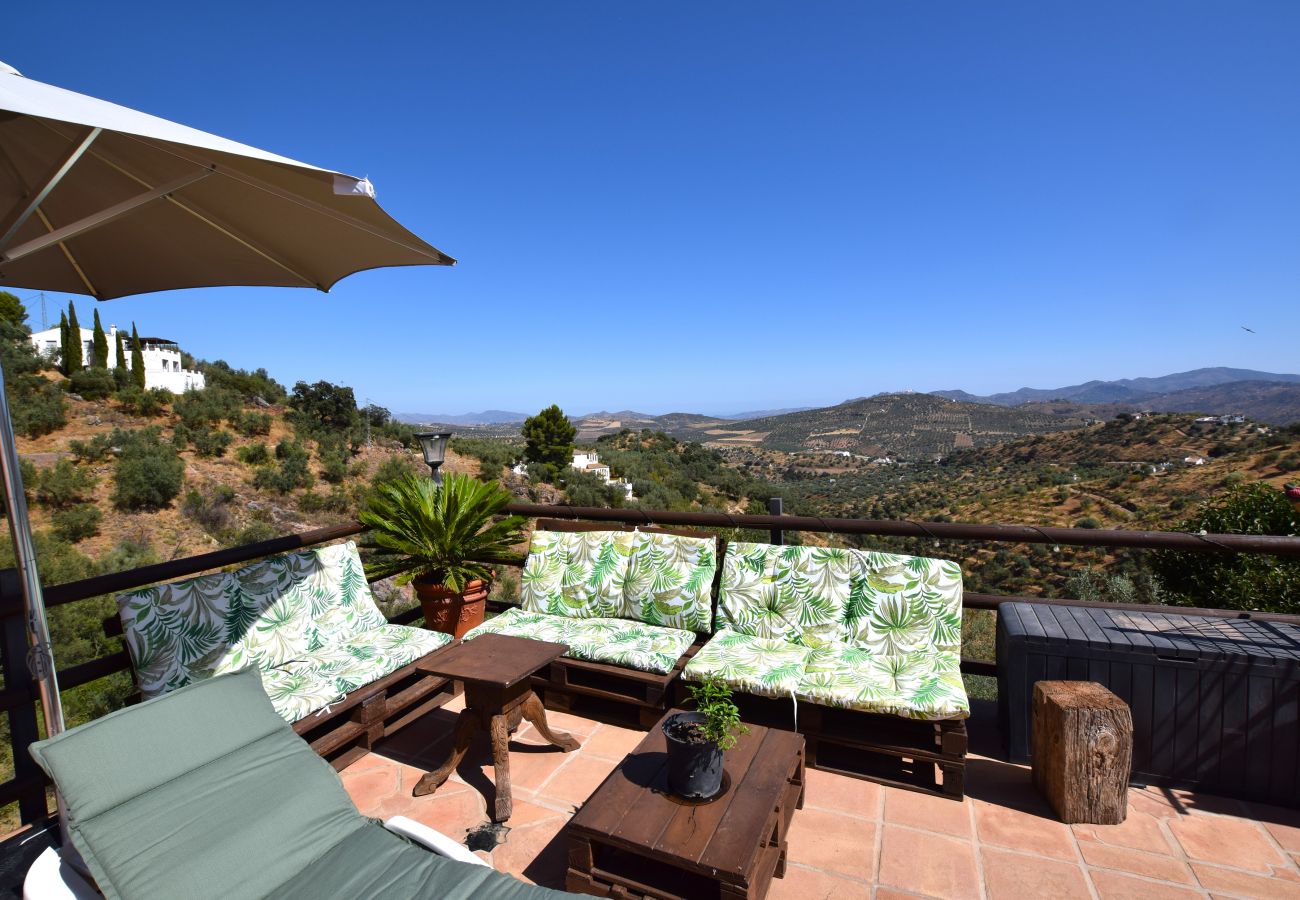 Villa à Riogordo - Belle villa andalouse avec piscine privée et vue imprenable