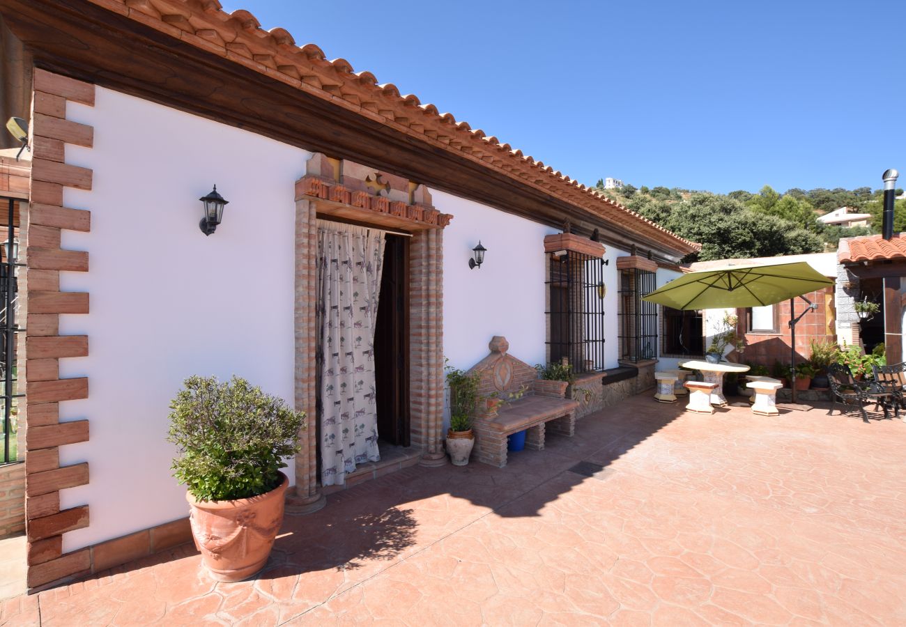 Villa à Riogordo - Belle villa andalouse avec piscine privée et vue imprenable
