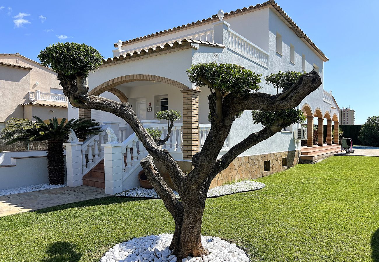 Villa à Sant Pere Pescador - Villa élégante avec piscine privée dans la baie de Roses